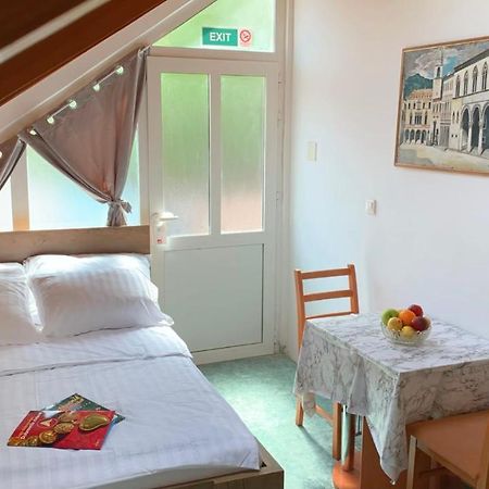 Laura Studio Apartman Mlini Buitenkant foto