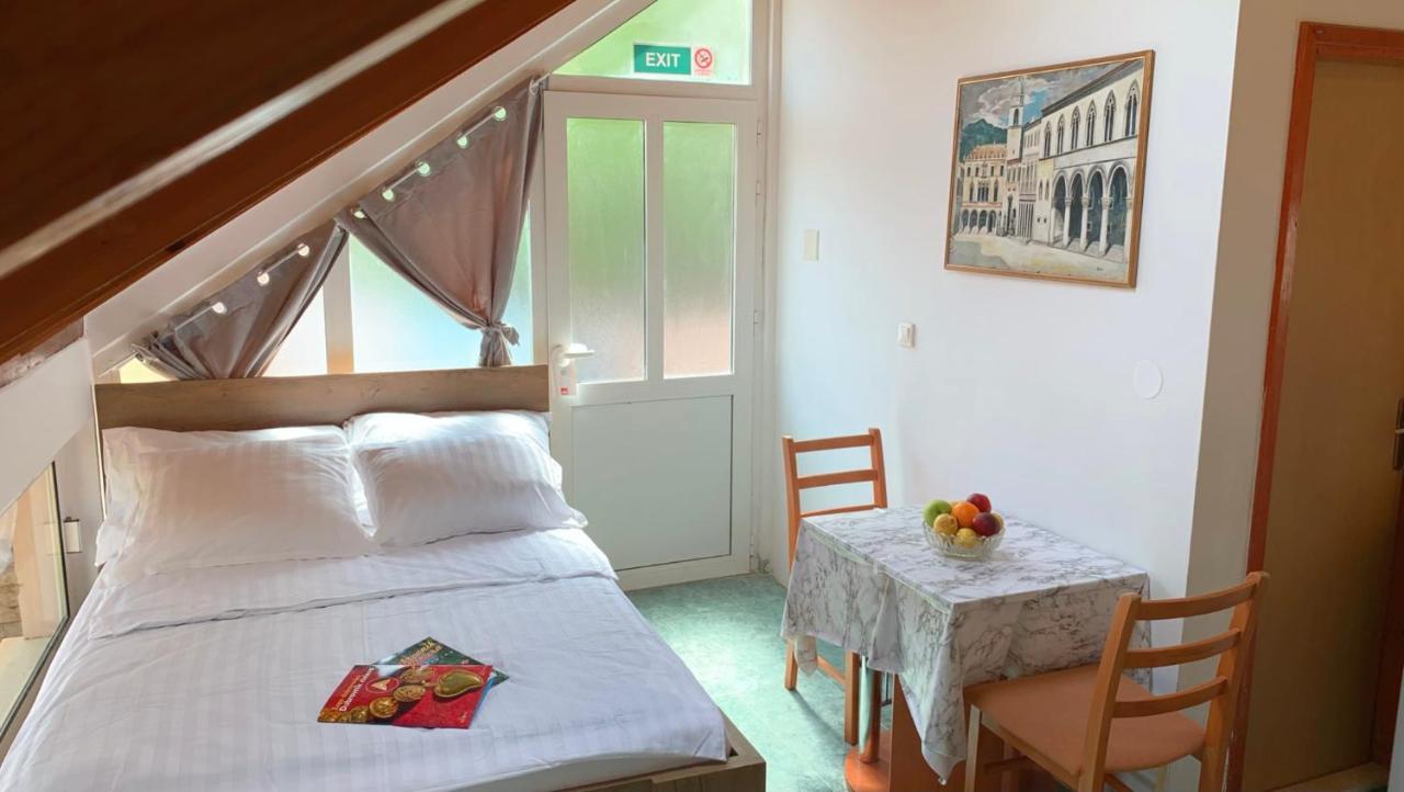 Laura Studio Apartman Mlini Buitenkant foto